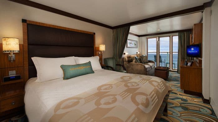 Disney Cruise Lines Disney Dream Accomm Concierge G03-DDDF-concierge-family-oceanview-verandah-stateroom-catV-12.jpg